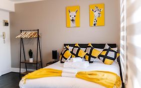 Cozy Studio Retreat 1Bedroom In London